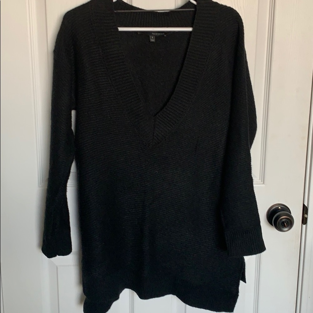 Long v-neck sweater
